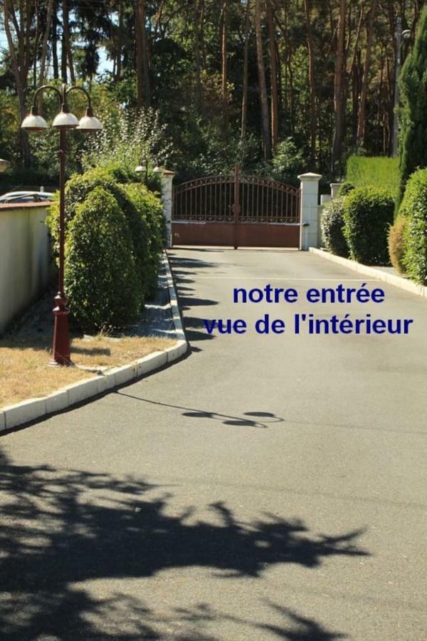 Logement Entre Chambord Et Le Zoo De Beauval Apartment Contres  Bagian luar foto